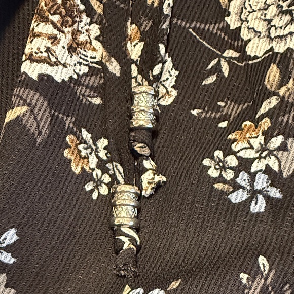 Entro Floral Black Top medium - Picture 9 of 9